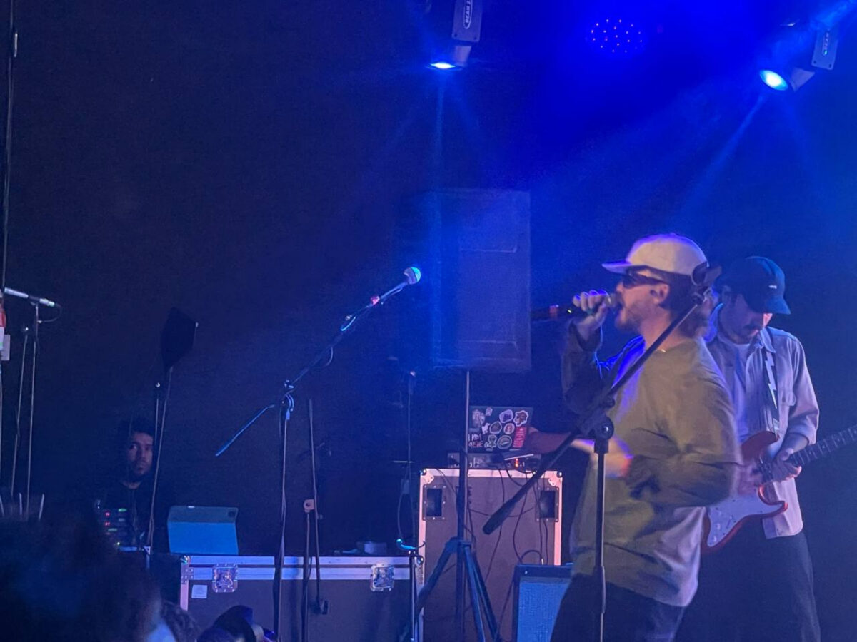 Simón Grossmann conquistó el Caracas Music Hall con sus canciones más románticas