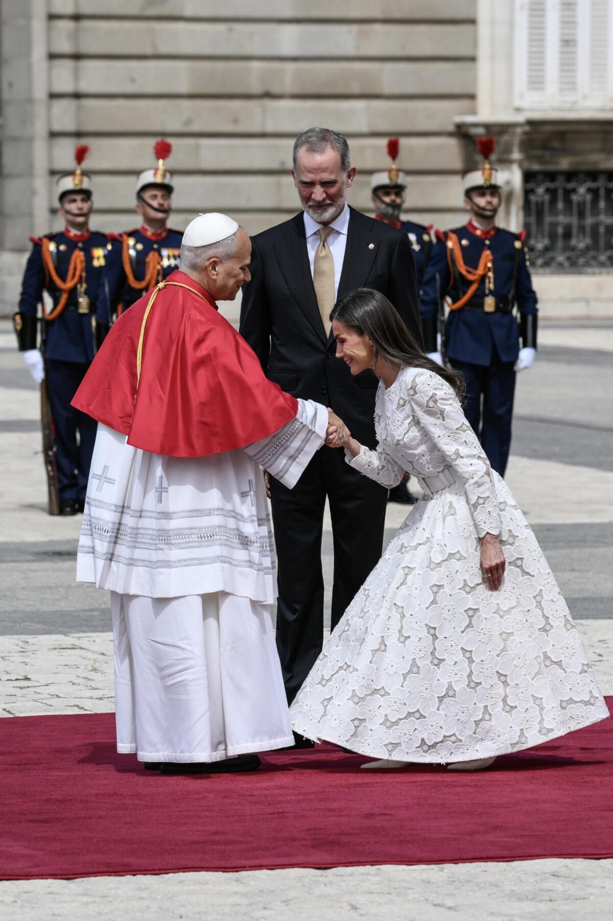 En imágenes: miles de fieles recibieron al papa León XIV en Madrid