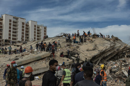 "Los quiero vivos o muertos": crece la tensión entre familiares y militares durante las labores de rescate en La Guaira