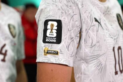 ¿Qué significan los parches que llevan los jugadores en las camisetas del Mundial 2026?