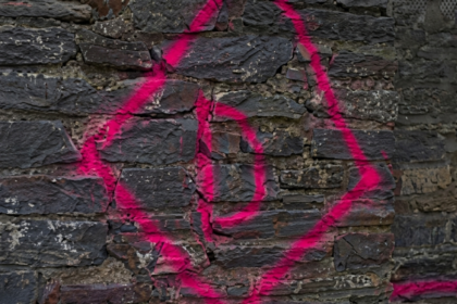 Qué significan los símbolos y códigos pintados en los edificios afectados por los terremotos