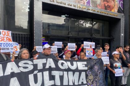 Familiares de presas políticas protestaron frente al Ministerio de la Mujer en Caracas