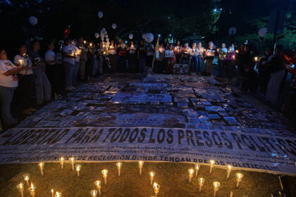 Familiares de presos políticos realizan vigilia cerca de la Embajada de EE UU en honor a Carmen Navas