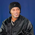 Ronaldinho lanzó su primer disco llamado Camisa 10, con Pitbull, Sean Paul y Juan Magán