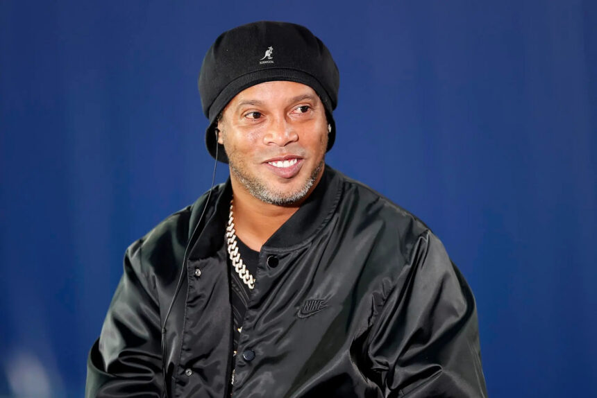 Ronaldinho lanzó su primer disco llamado Camisa 10, con Pitbull, Sean Paul y Juan Magán