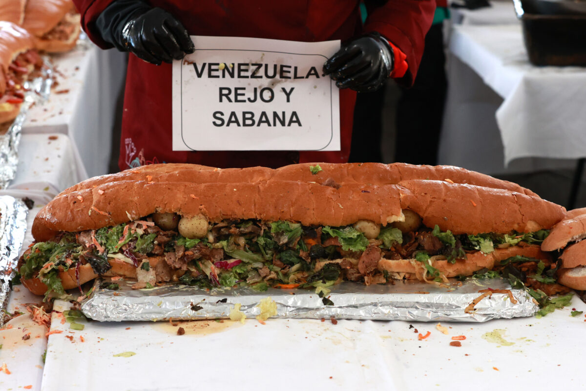 Una torta de 1,5 toneladas logró un récord Guinness en la Ciudad de México
