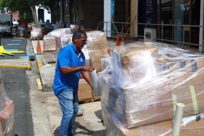 Alcalde de Panamá rastreó con AirTag la llegada de donaciones a Venezuela