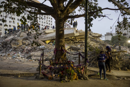 Piden a familias de niños desaparecidos tras los terremotos ayudar a identificar 38 cuerpos en morgue de La Guaira