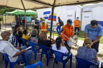 Venezolanos aprovechan hospitales de campaña extranjeros ante deficiencias en la red pública