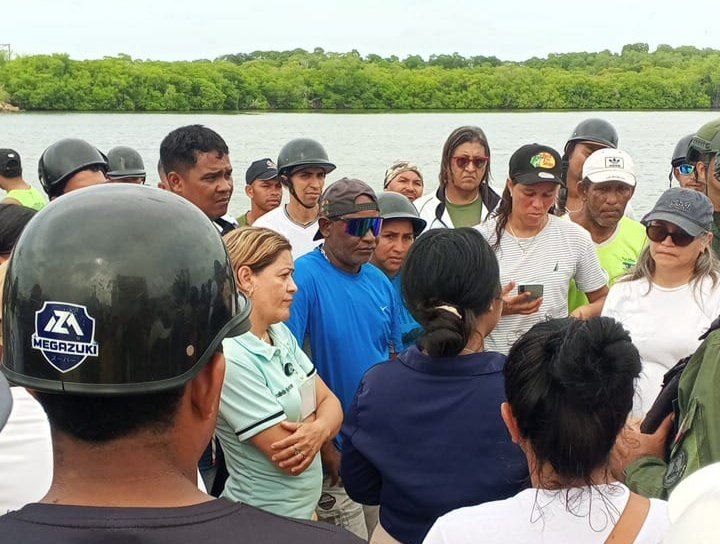 “No queremos discursos, queremos soluciones”: prestadores de servicio reclaman la apertura del puente Punta Brava en Tucacas
