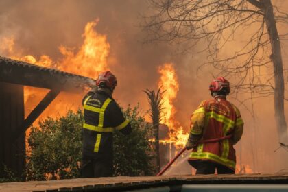En imágenes: incendios en España y Francia han dejado más de 250 mil evacuados y miles de hectáreas quemadas