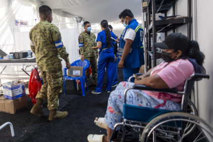 Venezolanos aprovechan hospitales de campaña extranjeros ante deficiencias en la red pública