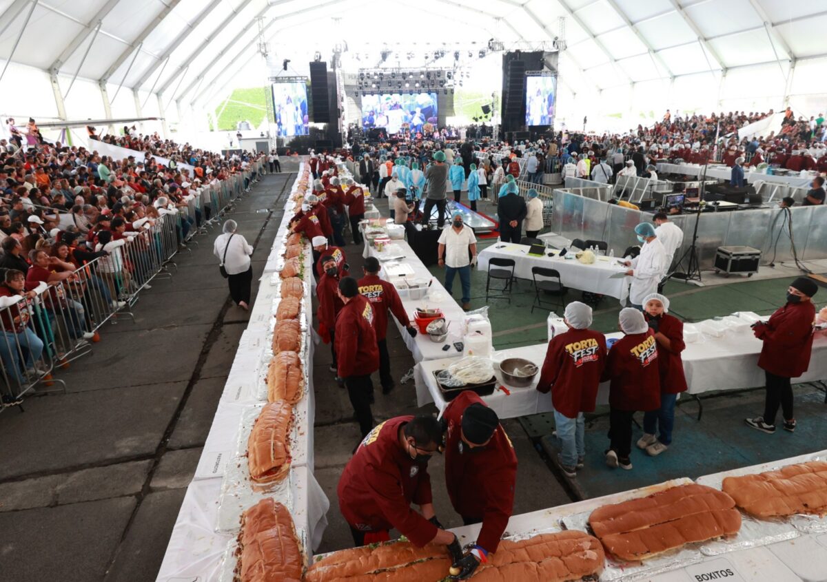Una torta de 1,5 toneladas logró un récord Guinness en la Ciudad de México