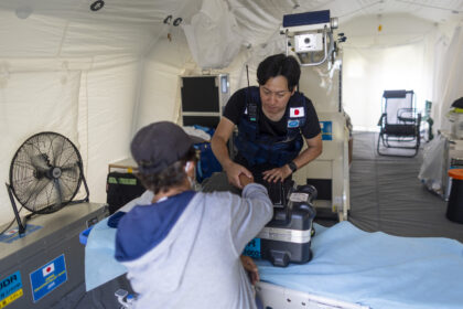 Heridos por buscar entre escombros se convierten en las víctimas colaterales de los terremotos en Venezuela