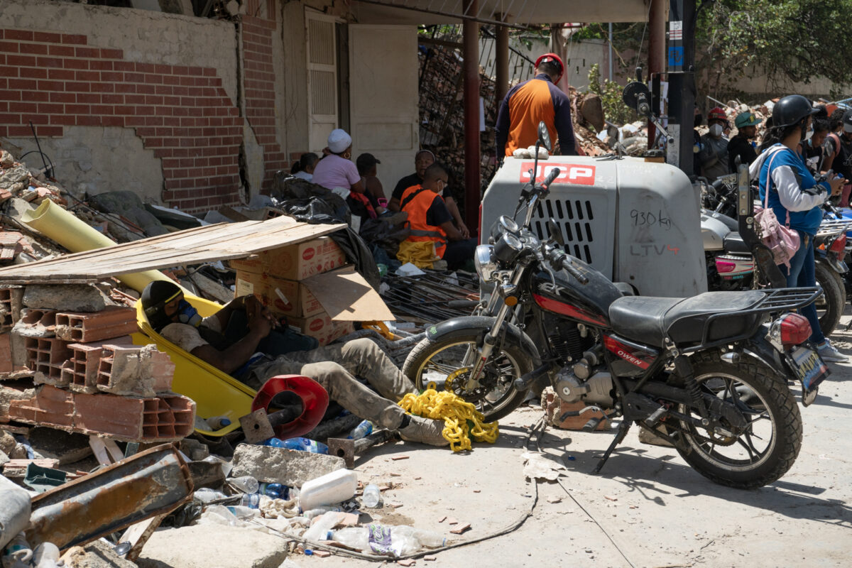 Venezuela cumple seis meses sin Nicolás Maduro devastada por los terremotos