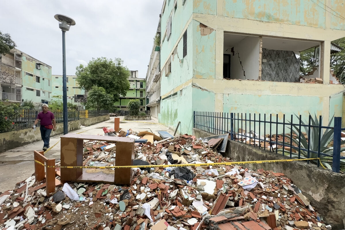 Los afectados por el terremoto en Guarenas esperan las inspecciones para saber qué pasará con sus hogares