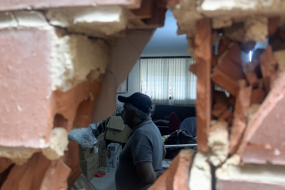 Los afectados por el terremoto en Guarenas esperan las inspecciones para saber qué pasará con sus hogares