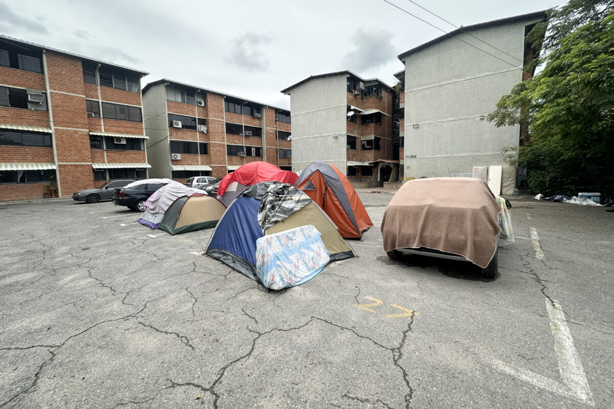 Los afectados por el terremoto en Guarenas esperan las inspecciones para saber qué pasará con sus hogares