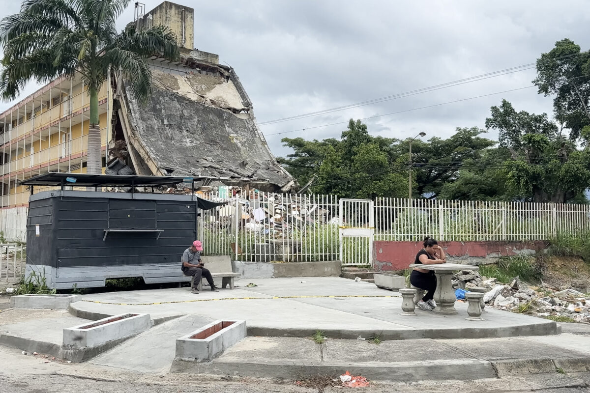Los afectados por el terremoto en Guarenas esperan las inspecciones para saber qué pasará con sus hogares