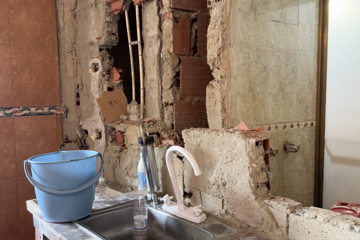 Los afectados por el terremoto en Guarenas esperan las inspecciones para saber qué pasará con sus hogares