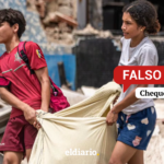 ¿Dos niños fueron fotografiados cargando el cuerpo de su madre fallecida en La Guaira tras el doble terremoto?