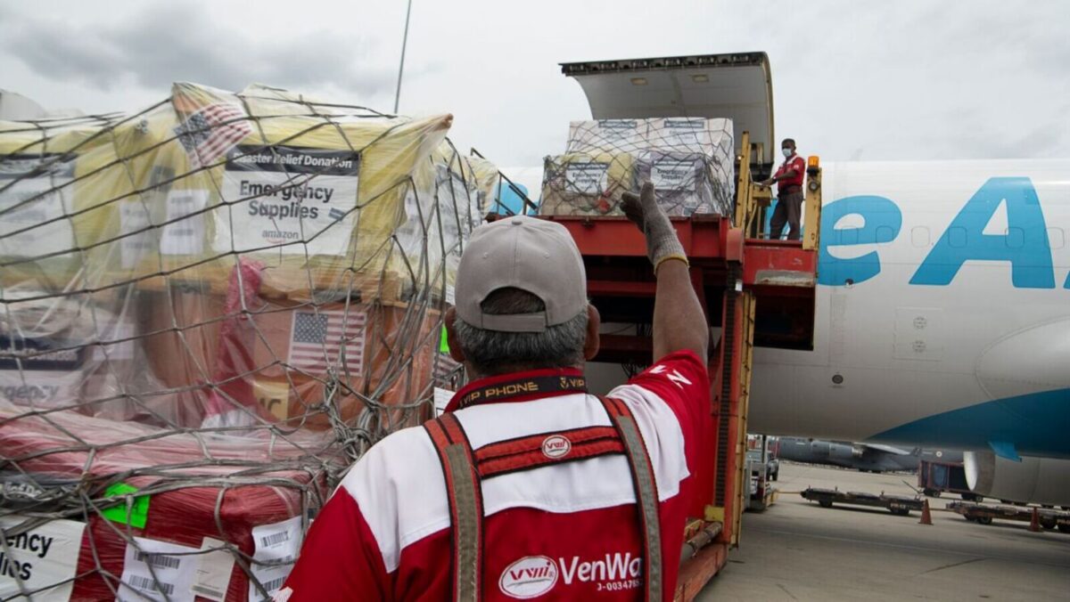 Amazon establecerá un puente aéreo para enviar asistencia humanitaria a Venezuela