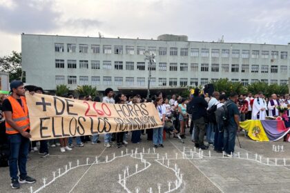 La UCV se iluminó para homenajear a las víctimas de los terremotos en Venezuela