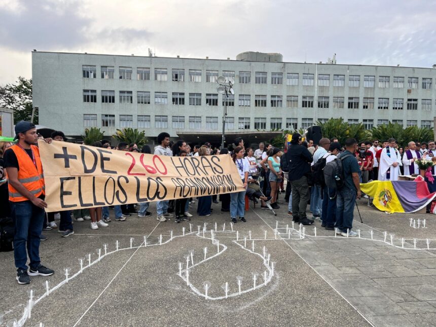 La UCV se iluminó para homenajear a las víctimas de los terremotos en Venezuela