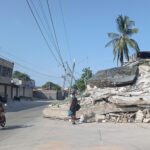 Entre escombros y el apoyo de ONG como We Can Fly: La Guaira busca salir adelante a un mes de los terremotos