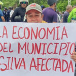 “No queremos discursos, queremos soluciones”: prestadores de servicio reclaman la apertura del puente Punta Brava en Tucacas