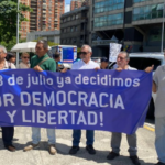 Sindicalistas, jubilados y miembros de la sociedad civil protestan en Caracas para exigir elecciones