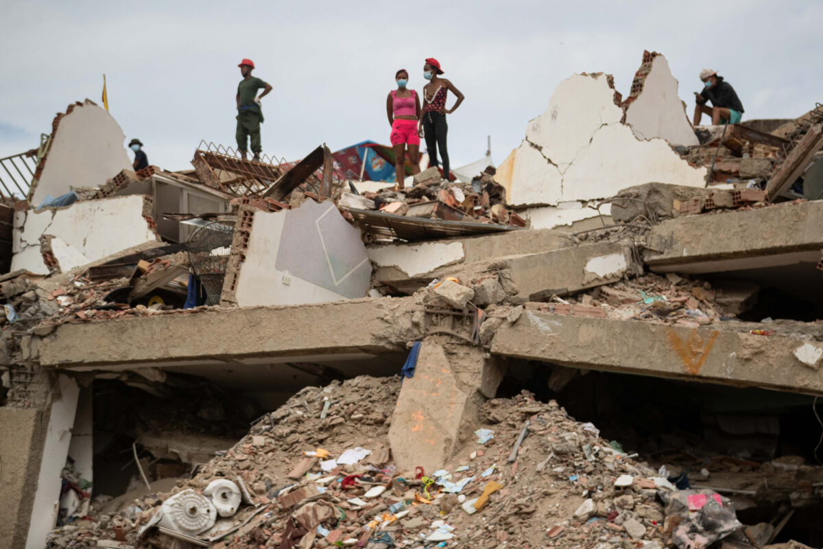 Más de 14.600 personas permanecen en 87 campamentos transitorios tras el doble terremoto en Venezuela Familias pidieron no demoler los edificios en La Guaira sin sacar los cuerpos tras terremotos