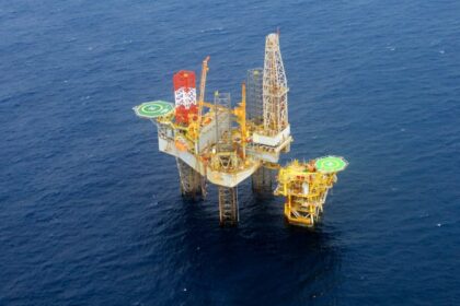 Repsol prevé recibir cuatro barcos con crudo de Venezuela durante el resto del año