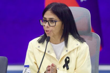 Delcy Rodríguez acusó a "laboratorios mediáticos" de promover el caos en La Guaira durante las labores de rescate