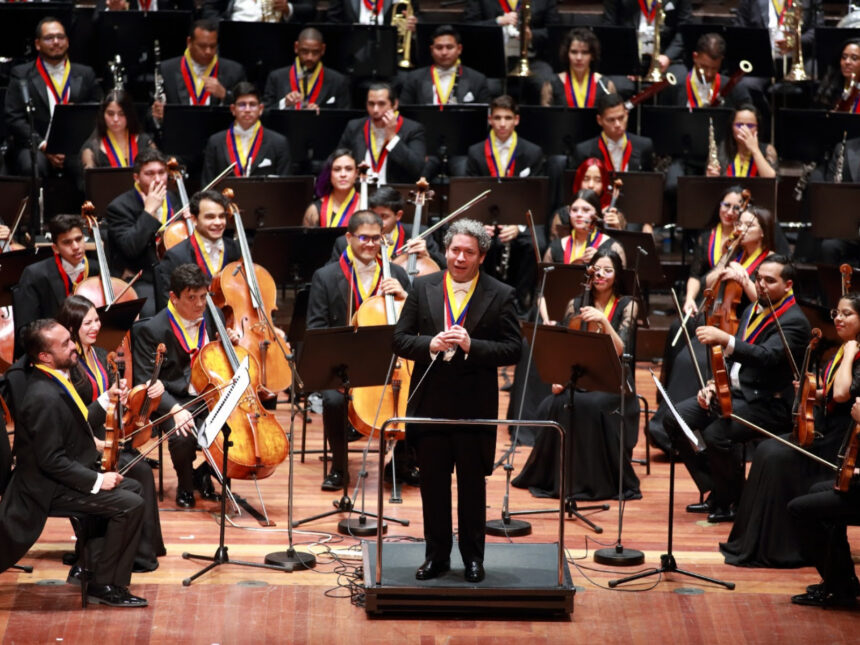 Al menos 20 músicos de la Sinfónica Simón Bolívar acompañarán a Gustavo Dudamel en el medio tiempo del Mundial 2026