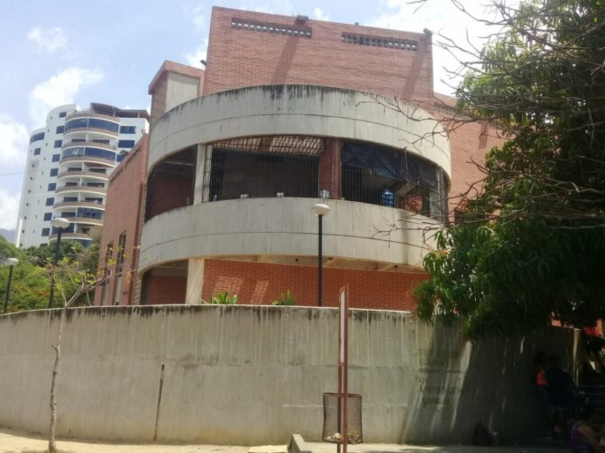 Denunciaron abandono y caos en el retén de Caraballeda durante el doble terremoto