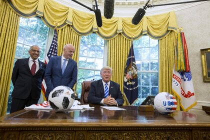 Dimitió el principal asesor de Infantino en protesta por el plan de la FIFA de vender el Mundial