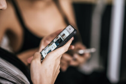 La verdad en tiempos de “Me gusta”: periodismo, influencers y la responsabilidad de comunicar en una crisis