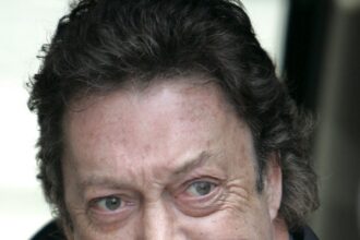 Murió el emblemático actor británico Tim Curry, recordado por “It” y “The Rocky Horror Picture Show”