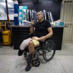 Volver a caminar, el reto de un amputado tras los terremotos en Venezuela