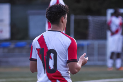 El futbolista Rafael Veloz quiere volver a jugar: una lesión lo obligó a regresar a Venezuela y ahora necesita operarse