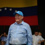 Regresó a Venezuela Omar González, uno de los opositores asilados en la Embajada de Argentina en Caracas