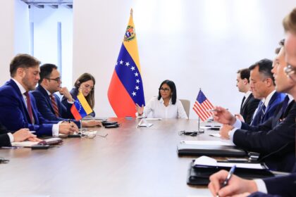 Delcy Rodríguez se reunió en Caracas con delegación del Departamento del Tesoro de EE UU