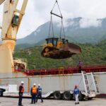 EE UU entregó 20 unidades de maquinaria pesada para la remoción de escombros en La Guaira