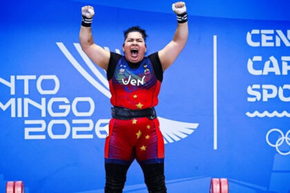 La venezolana Naryury Pérez ganó el oro y estableció récord regional en halterofilia
