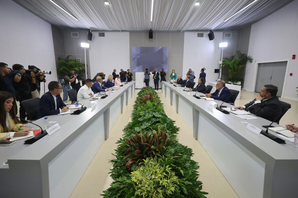 Delegaciones del gobierno encargado y de la AN de 2015 estarán en sesión permanente de diálogo hasta el 12 de agosto
