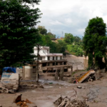 Casi 400 personas desaparecieron y 55 murieron tras inundaciones en Nepal