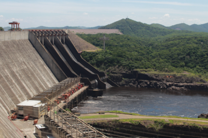 Experto estima que recuperar el sistema eléctrico requerirá hasta $11 millardos y cuatro años