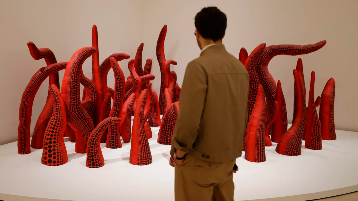 Murió la artista japonesa Yayoi Kusama a los 97 años de edad