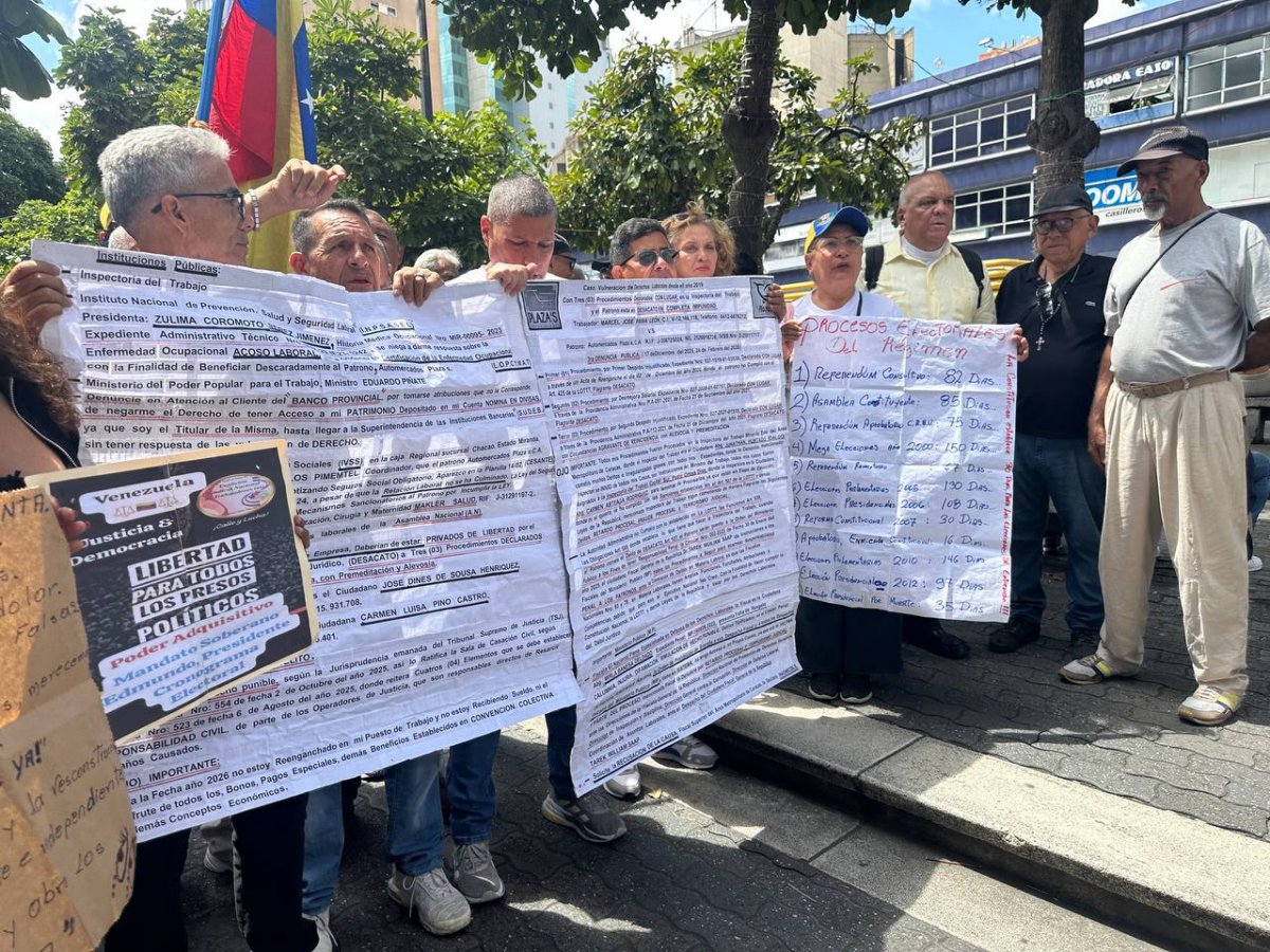 Coalición Sindical protesta frente al Hotel Meliá para exigir que comisión de la AN de 2015 y el gobierno encargado los reciban